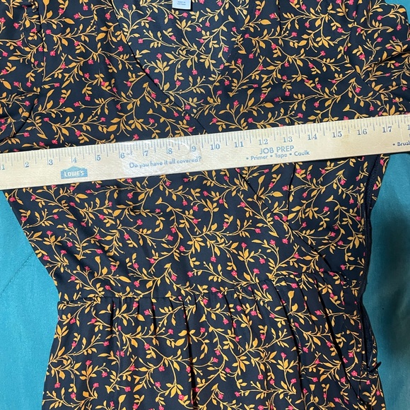 Old Navy floral faux wrap dress with asymmetrical hem - Picture 2 of 5
